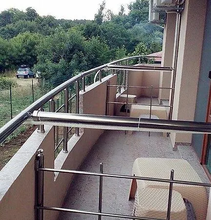 ゲストハウス Tangra アラピャ