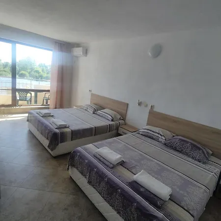 Pensión Tangra 3*